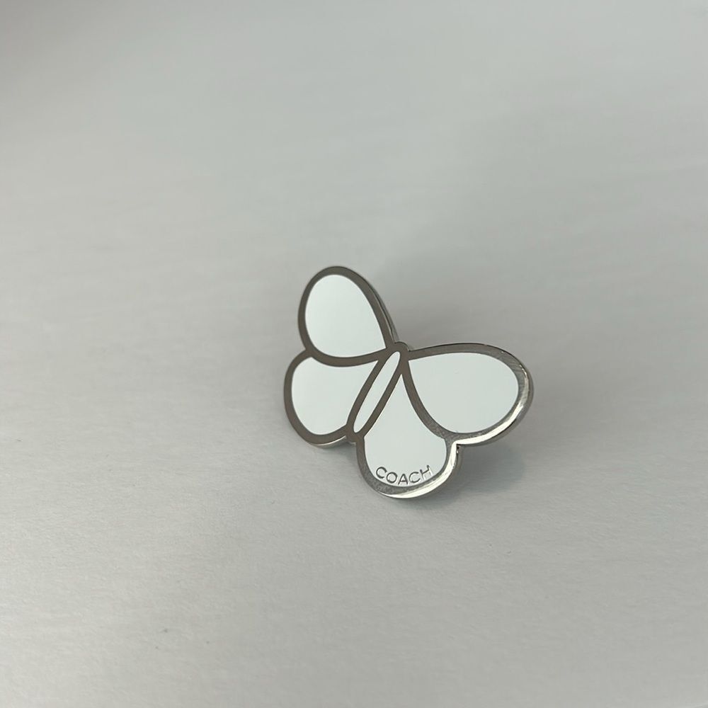 NWOT COACH Vintage White Enamel Butterfly
Lapel Pin Brooch Purse Backpack Charm - Picture 2 of 5